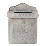 Šedá vintage poštovní schránka